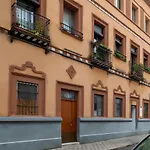 Apartamento Familiar Nuevo De Diseno En La Mejor Zona De Triana, Parking Included